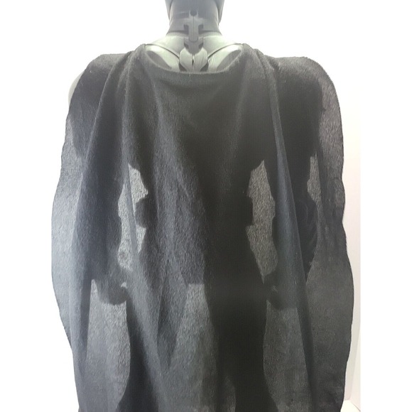 Batman Action Figure - Black and Gold - Picture 11 of 14